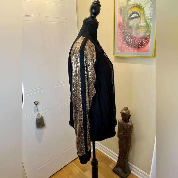 ✅Xhiliration gold sequin zip bomber sweatshirt / black/ front pockets/ NWOT  🖤💛 - Picture 11 of 15